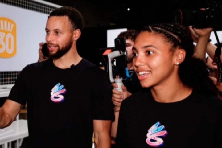 pp电子官方网站-库嫂放心！佩奇女友跟库里中国行：很激动看到重庆的火热！